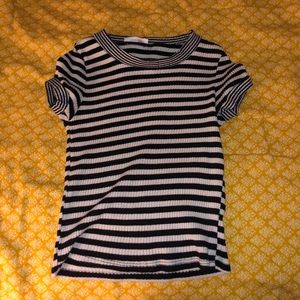 Small black and white t shirt